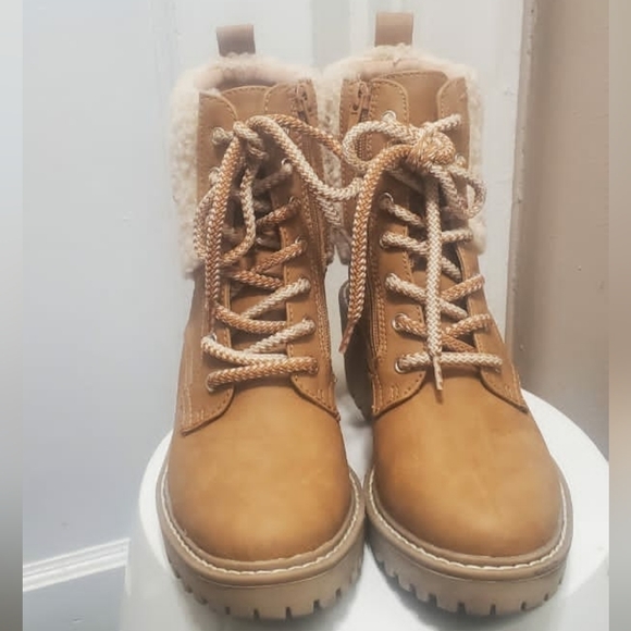 DV Dolce Vita Russit Faux Fur Women Trimmed Boots Sz 6.5 🌴✌️ - Picture 2 of 10